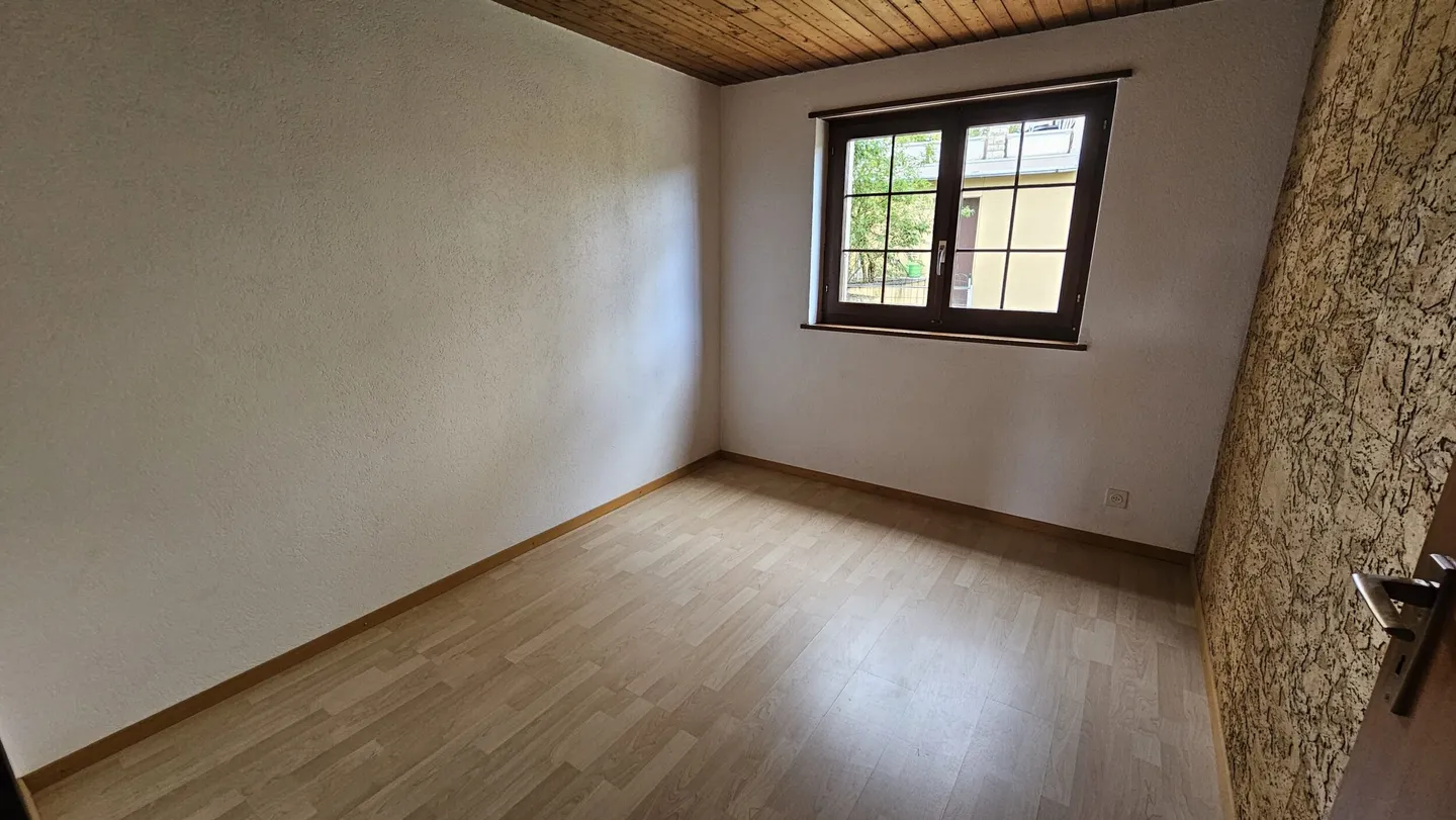 For rent in Courrendlin, 6.5-room house of 125 m² with garden - Photo 12 of 13