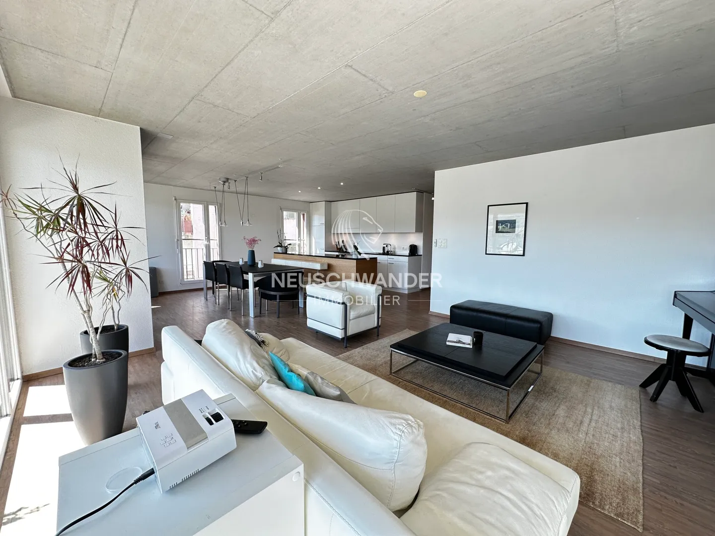 Crossing Apartment - Photo 9 of 13