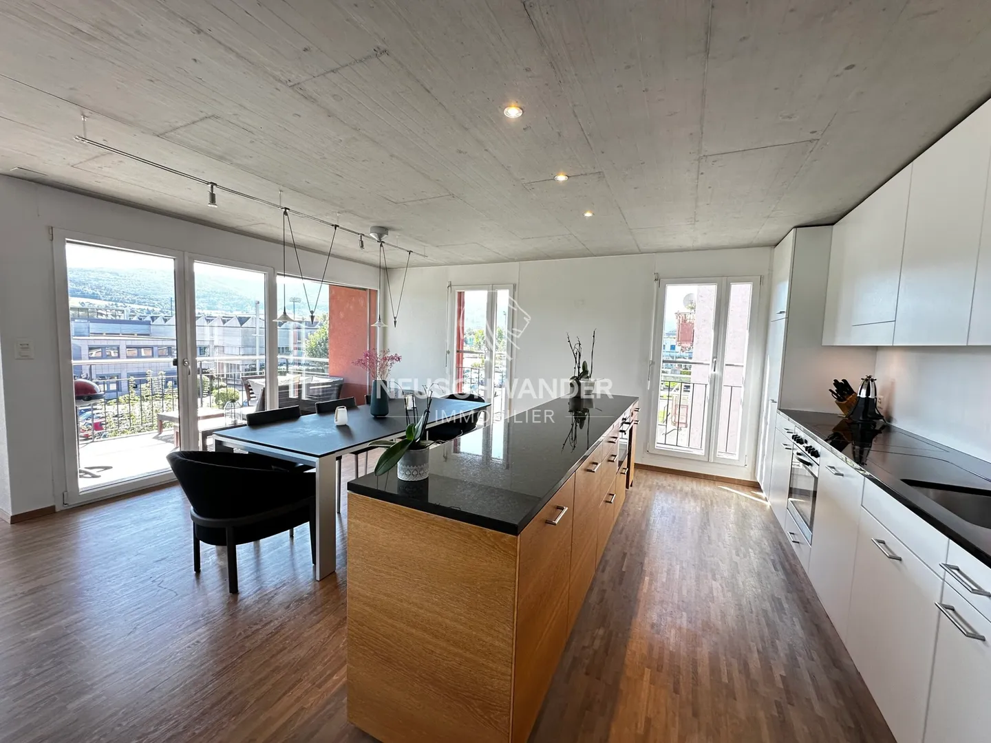 Crossing Apartment - Photo 10 of 13