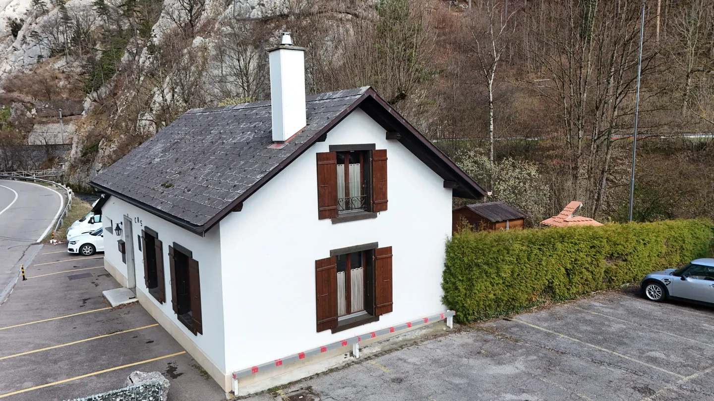 Charming furnished house for rent in Moutier with 3.5 rooms - Photo 3 of 13