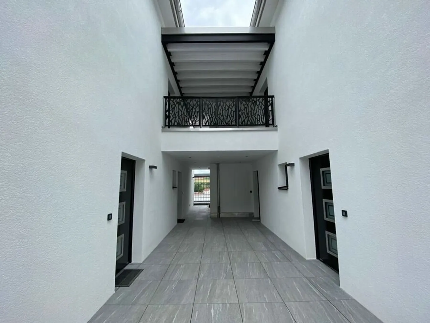 Zu vermieten 3,5-Zimmer-Wohnung in Porrentruy mit privatem Garten - Foto 3 von 9