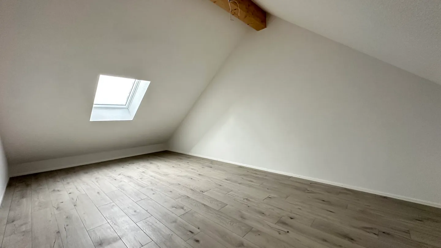 For rent duplex apartment of 3.5 rooms in Develier - Photo 7 of 11