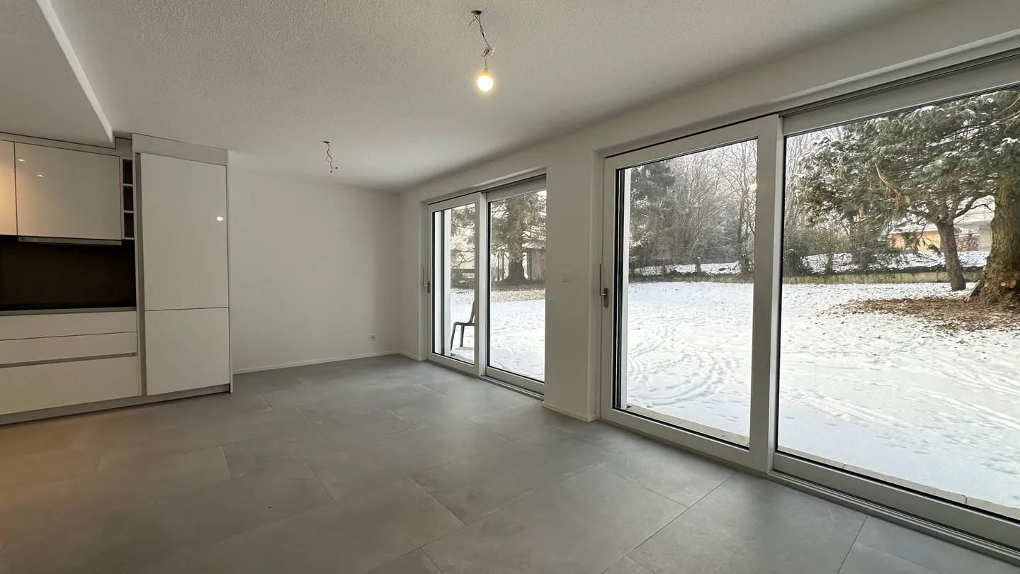 Appartement rénové au rez-de-chaussée - Photo 3 sur 10