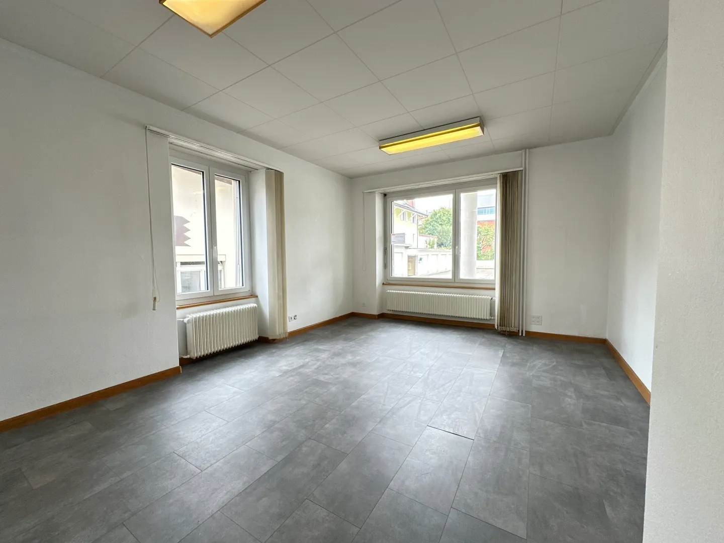Commercial space of 4 rooms for rent in the city of Porrentruy - Photo 3 of 9