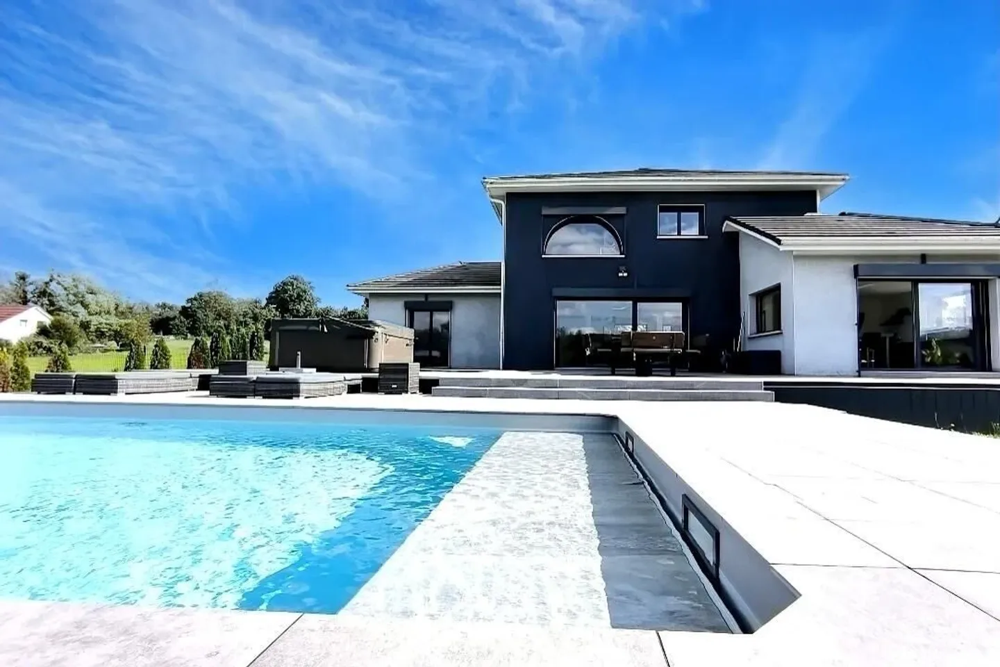 Elegant 8-room villa for sale in Isle sur le Doubs - Photo 2 of 13