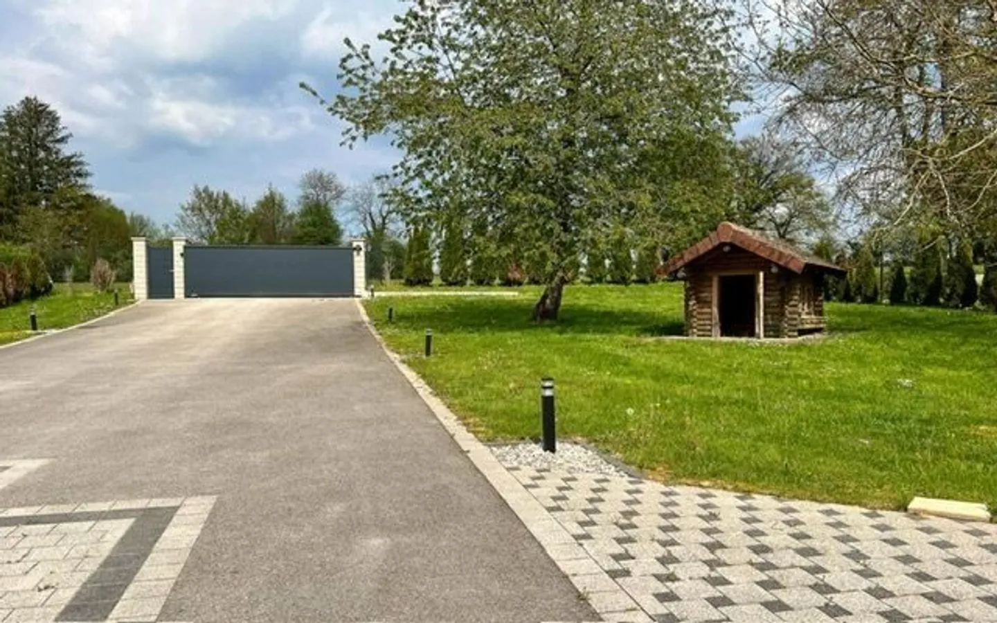 Elegant 8-room villa for sale in Isle sur le Doubs - Photo 3 of 13