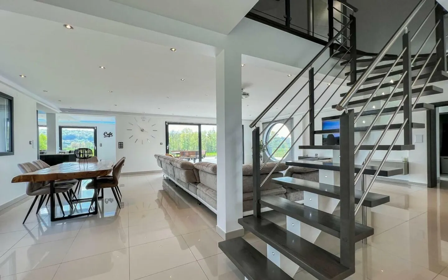 Elegant 8-room villa for sale in Isle sur le Doubs - Photo 5 of 13