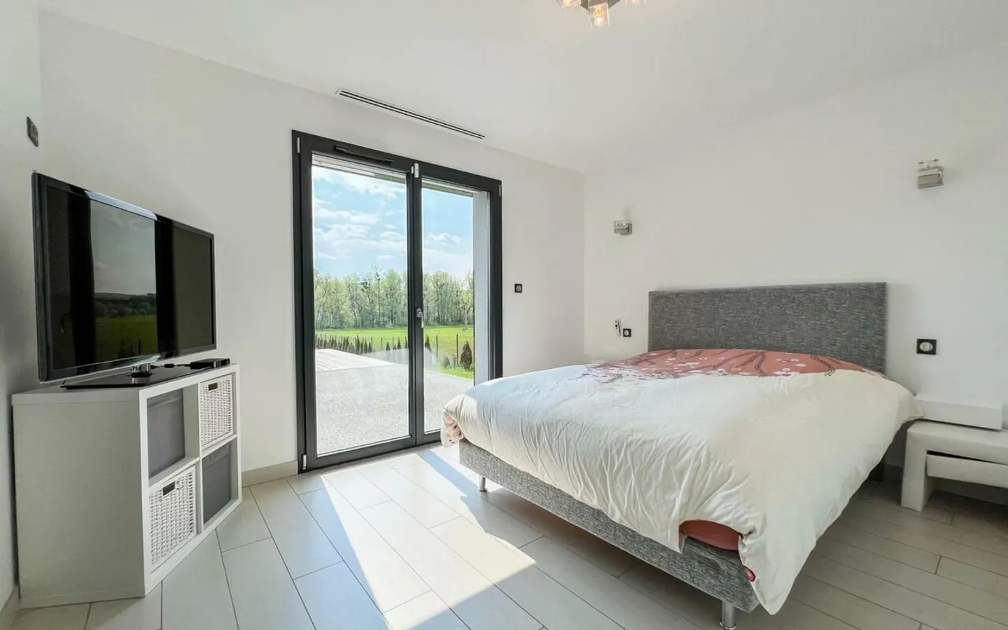 Elegant 8-room villa for sale in Isle sur le Doubs - Photo 9 of 13