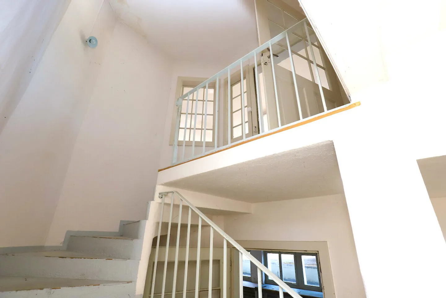 Mixed-use building with 3 apartments and craft premises in Porrentruy - Photo 5 of 13