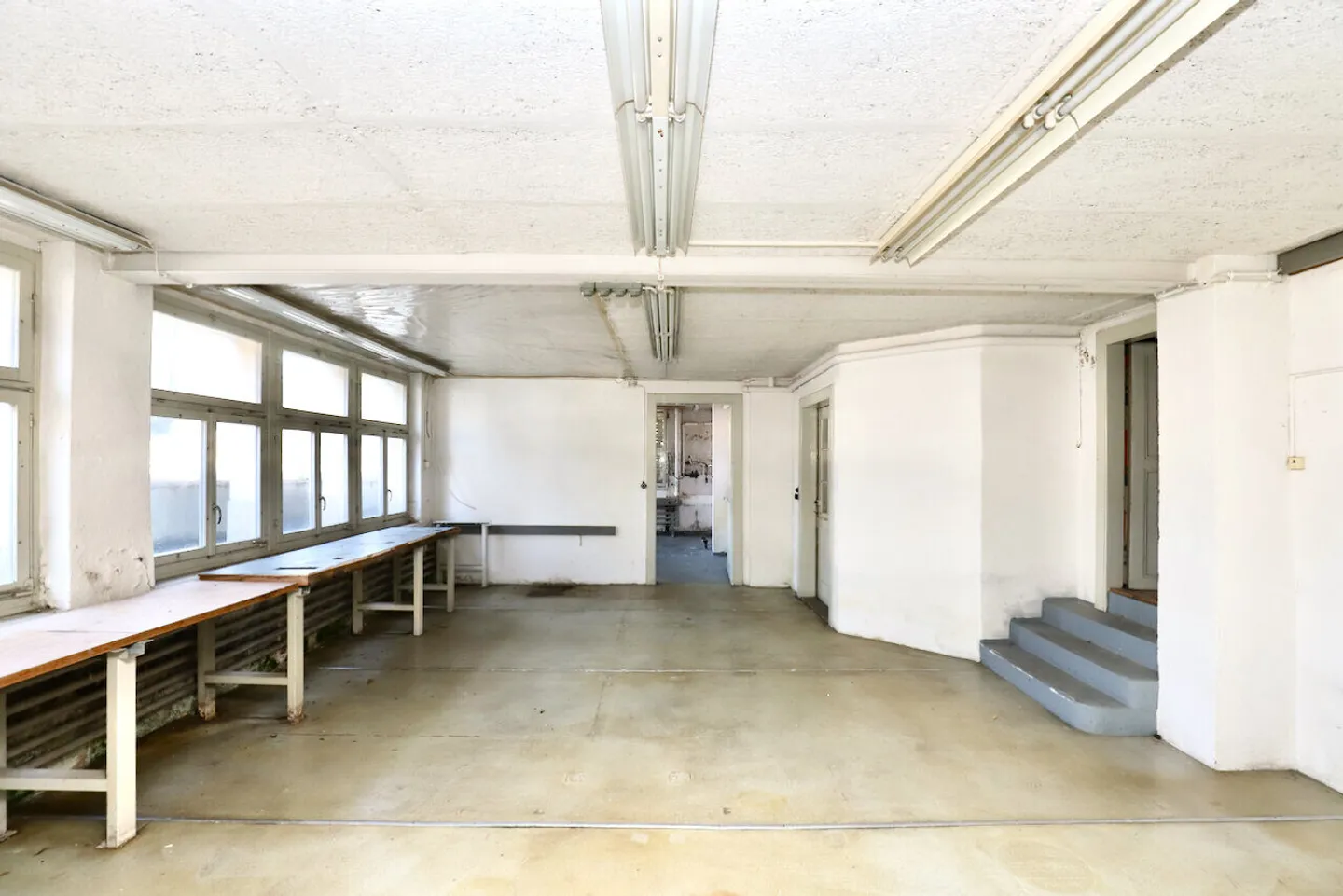 Mixed-use building with 3 apartments and craft premises in Porrentruy - Photo 8 of 13