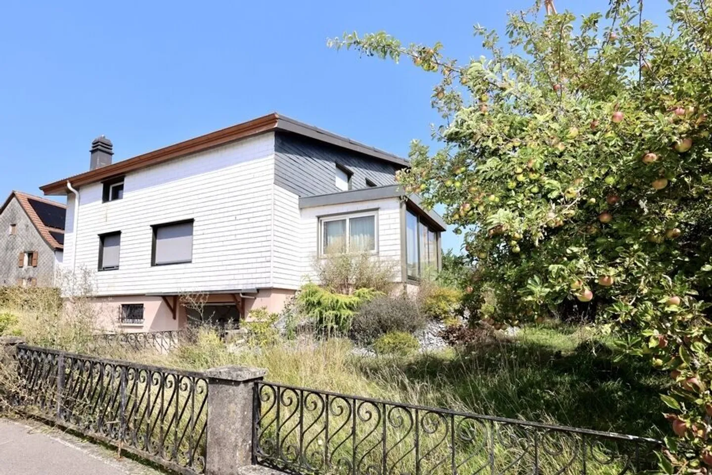 À vendre maison familiale avec deux appartements à Bure - Photo 1 sur 13