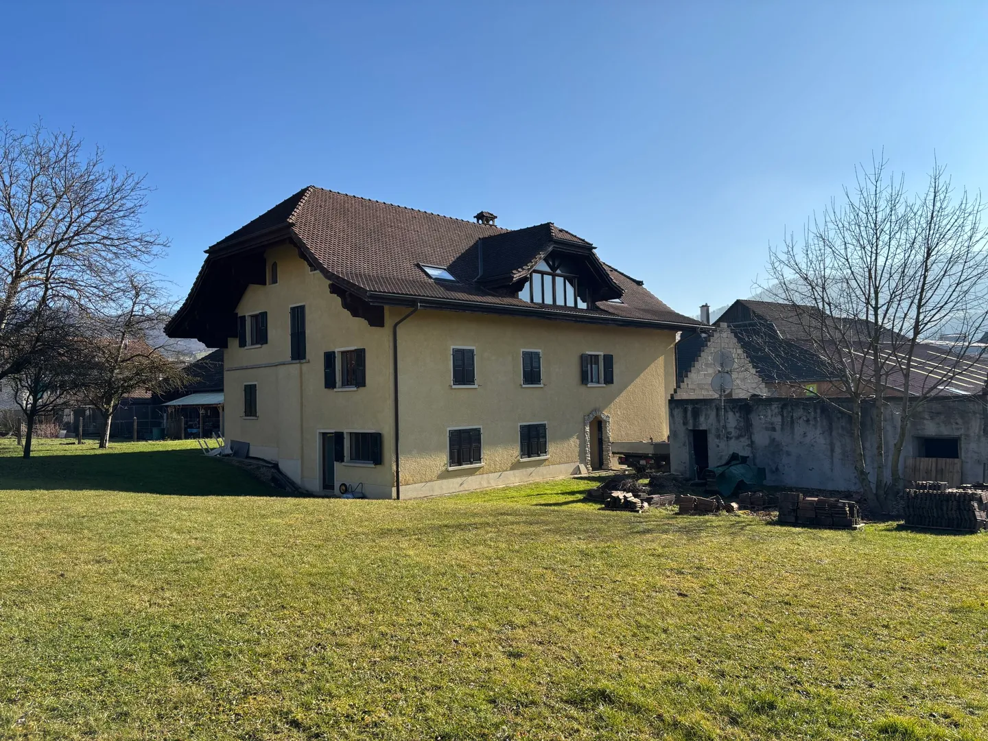 Spacious 9.5-room detached house in Courgenay - Photo 1 of 13