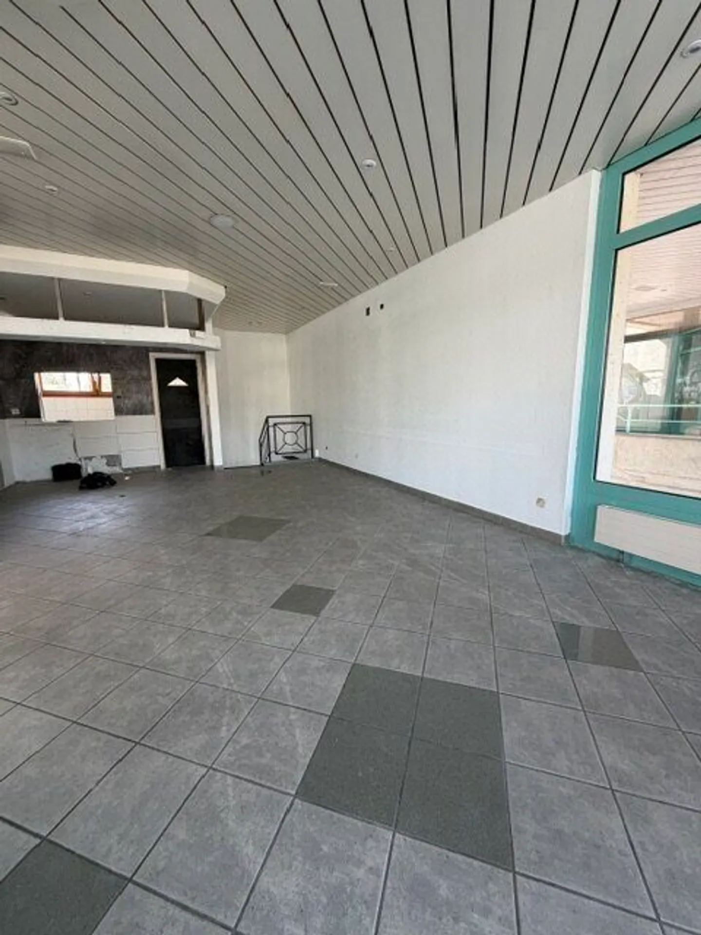 Spazio commerciale di ~80 m² al piano terra in vendita a Bassecourt - Foto 4 di 10