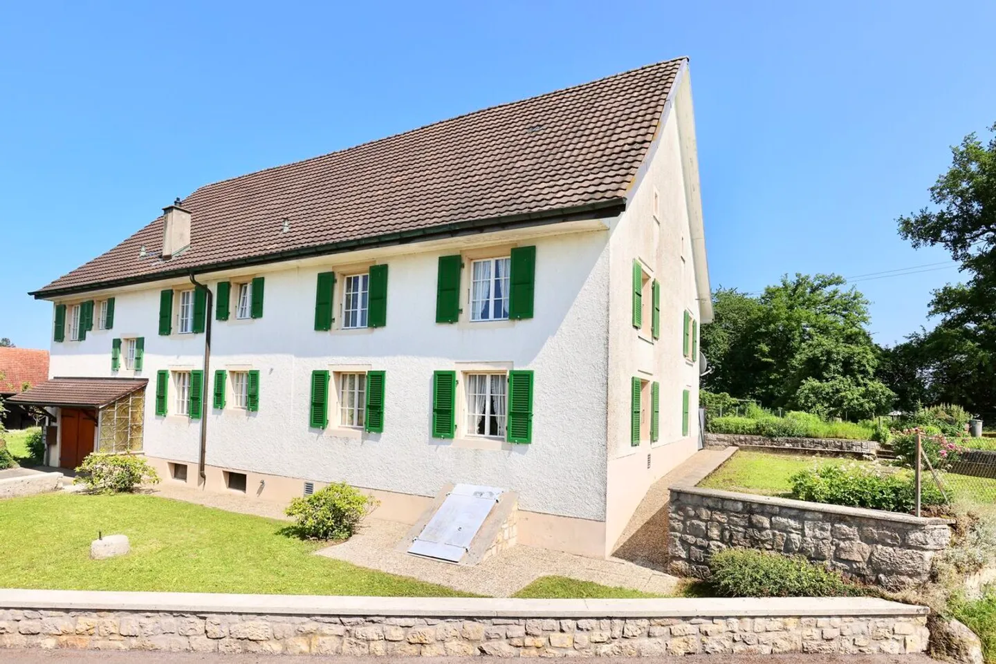 Residential Building - Photo 2 of 13