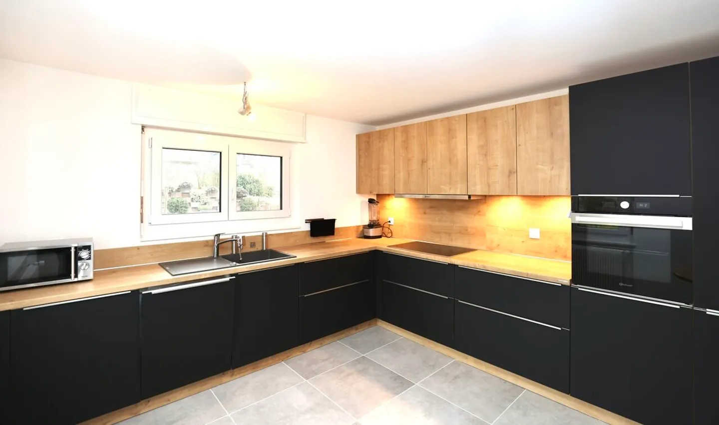 Maison rénovée de 5.5 pièces dans le village du Coeuve - Photo 3 sur 13