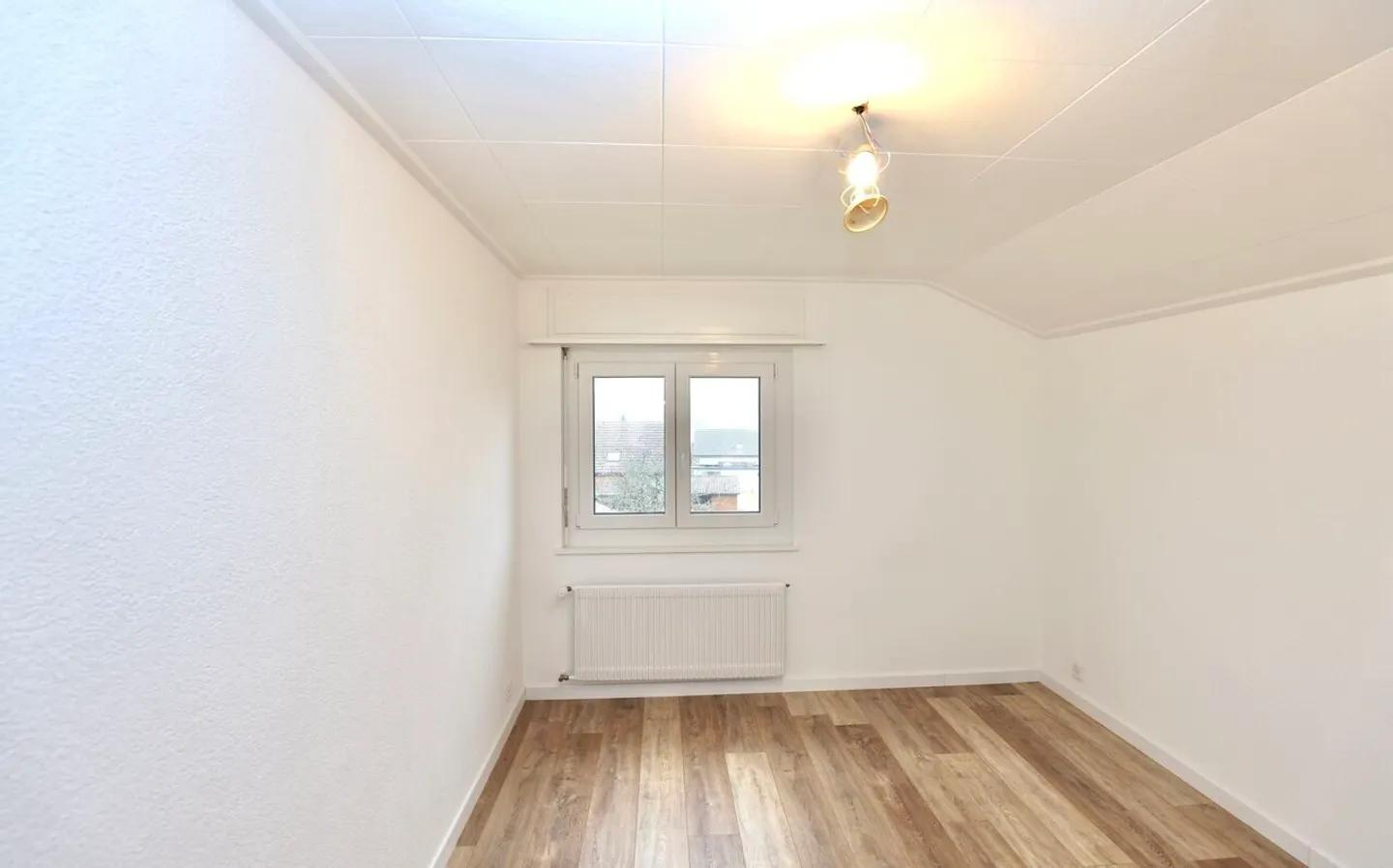 Maison rénovée de 5.5 pièces dans le village du Coeuve - Photo 12 sur 13