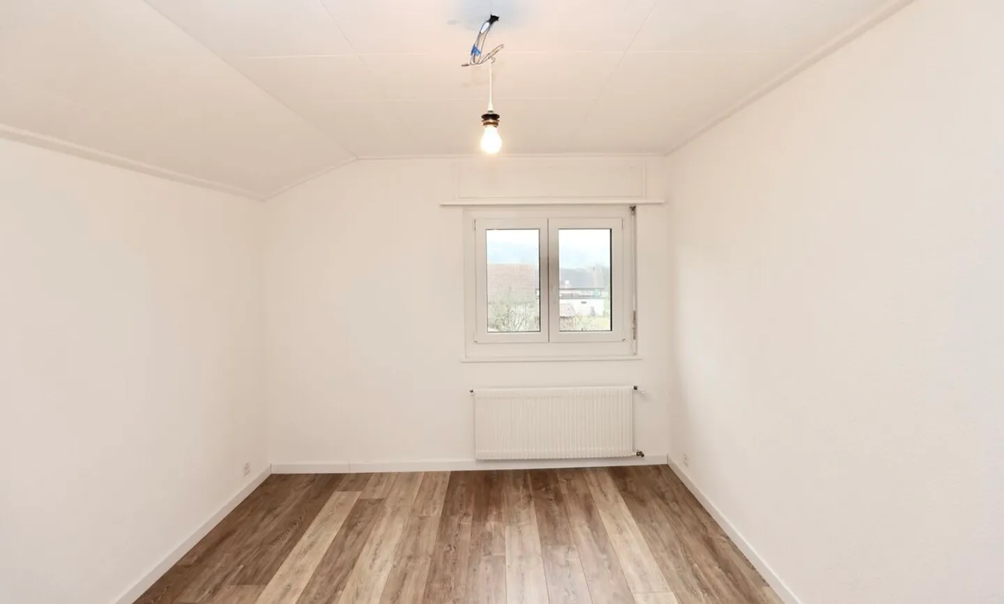 Maison rénovée de 5.5 pièces dans le village du Coeuve - Photo 13 sur 13