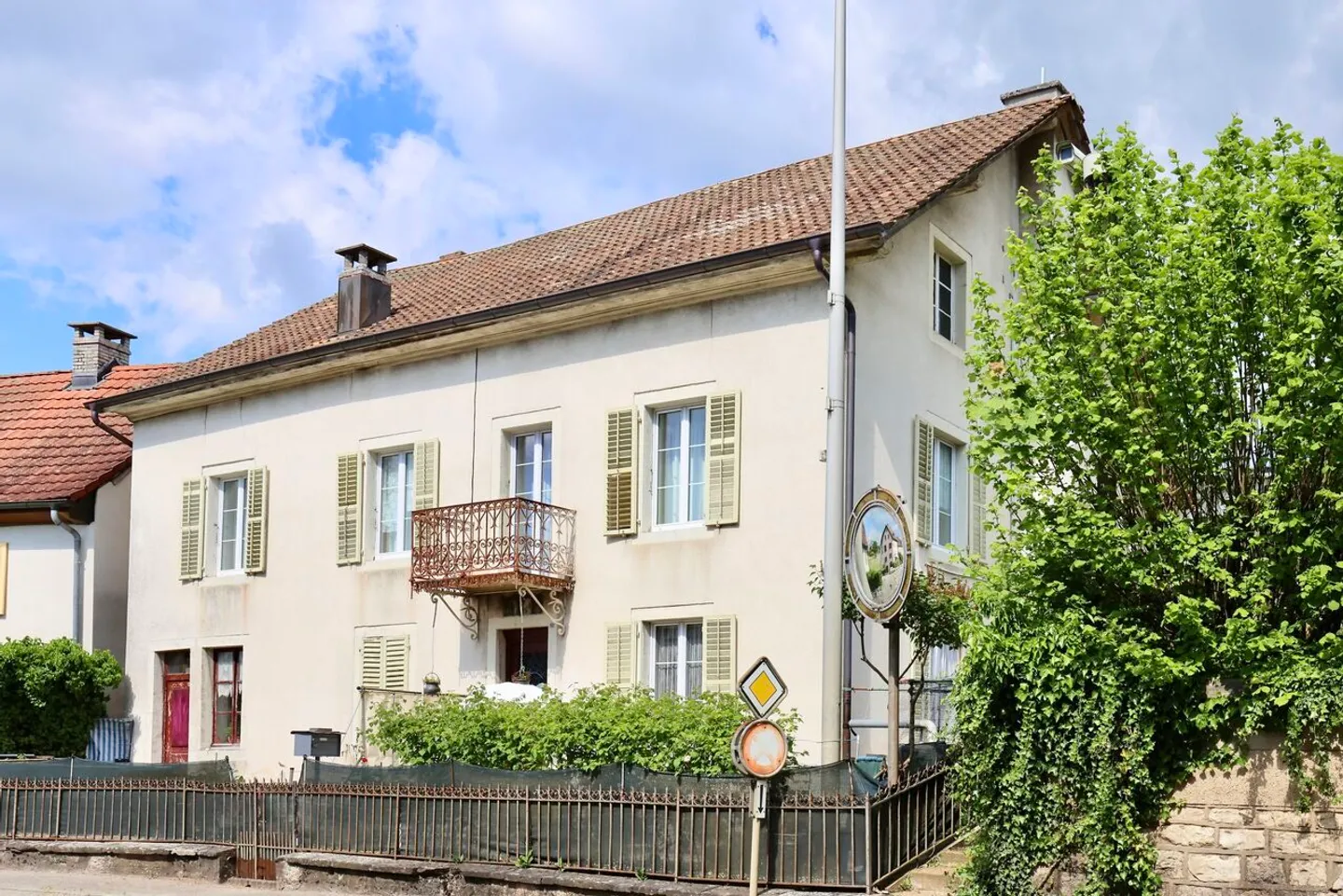 Wohngebäude - Foto 1 von 8