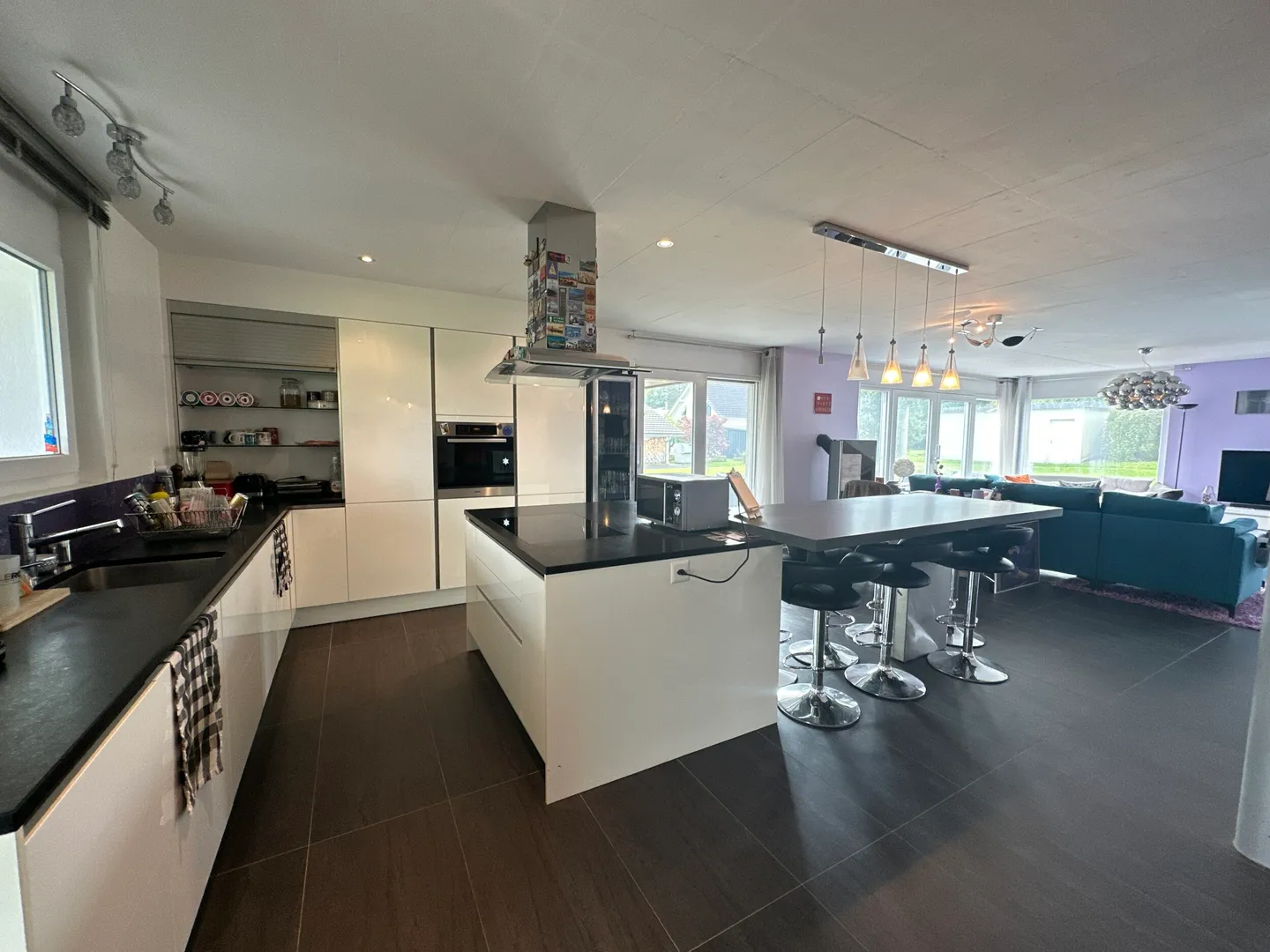 Villa moderne 5.5 pièces située dans une rue en impasse à Courtedoux - Photo 2 sur 11