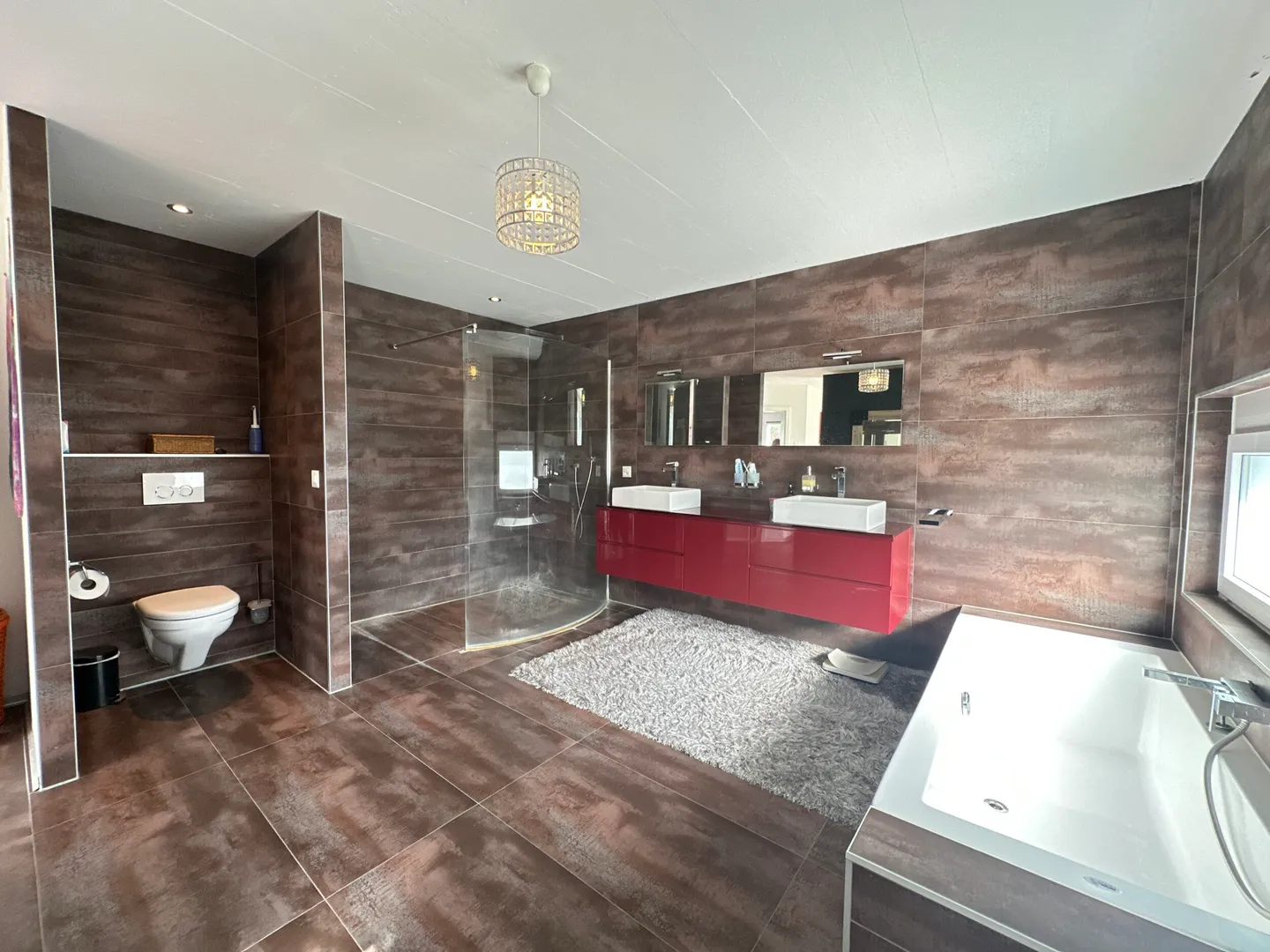 Villa moderne 5.5 pièces située dans une rue en impasse à Courtedoux - Photo 6 sur 11