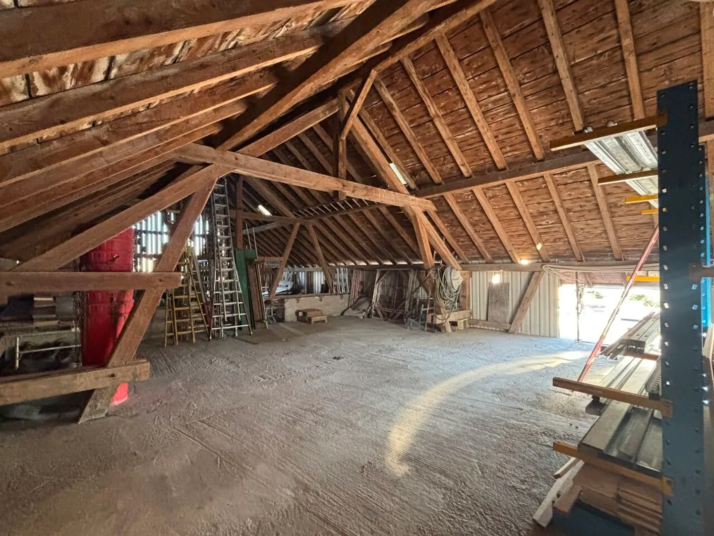 Gemischt genutztes Gebäude - Foto 3 von 8