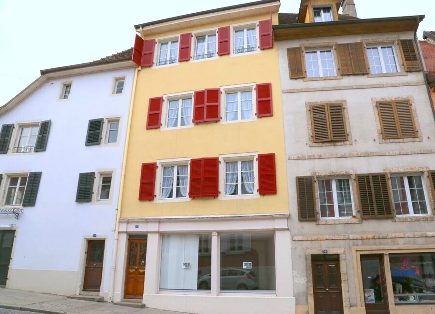 Gebäude mit 3 Wohnungen, 1 Studio und 1 Büro zu verkaufen in Porrentruy - Foto 1 von 13