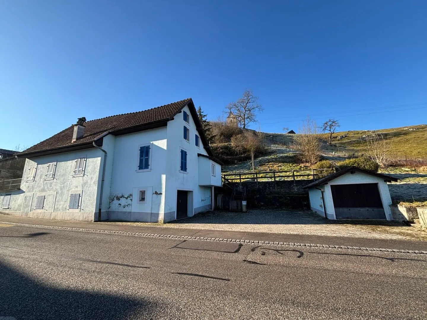 À vendre maison à rénover de 4.5 pièces à Courchavon - Photo 1 sur 13