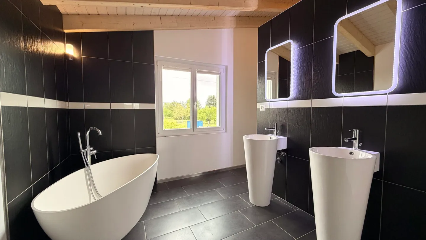 For sale beautiful 4-room house with large garage/storage in Cornol - Photo 5 of 13