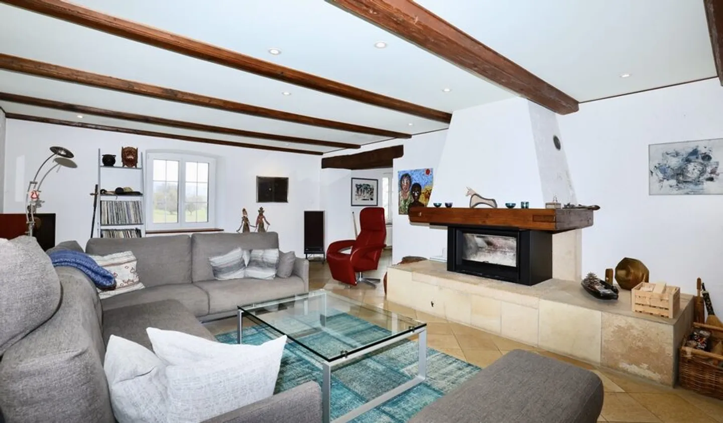 Superbe ferme rénovée de 7 pièces à Courtedoux - Photo 4 sur 13