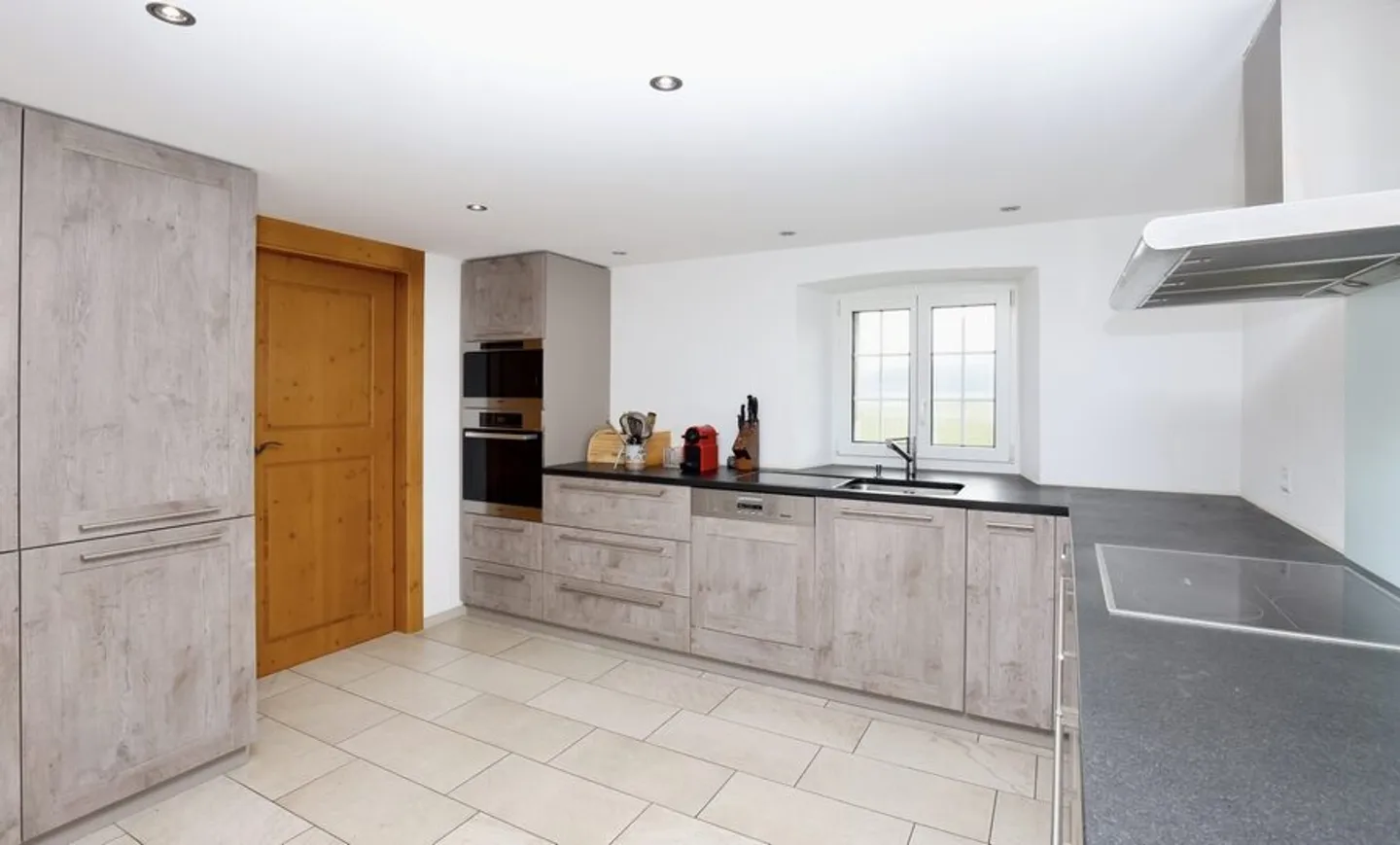 Superbe ferme rénovée de 7 pièces à Courtedoux - Photo 6 sur 13