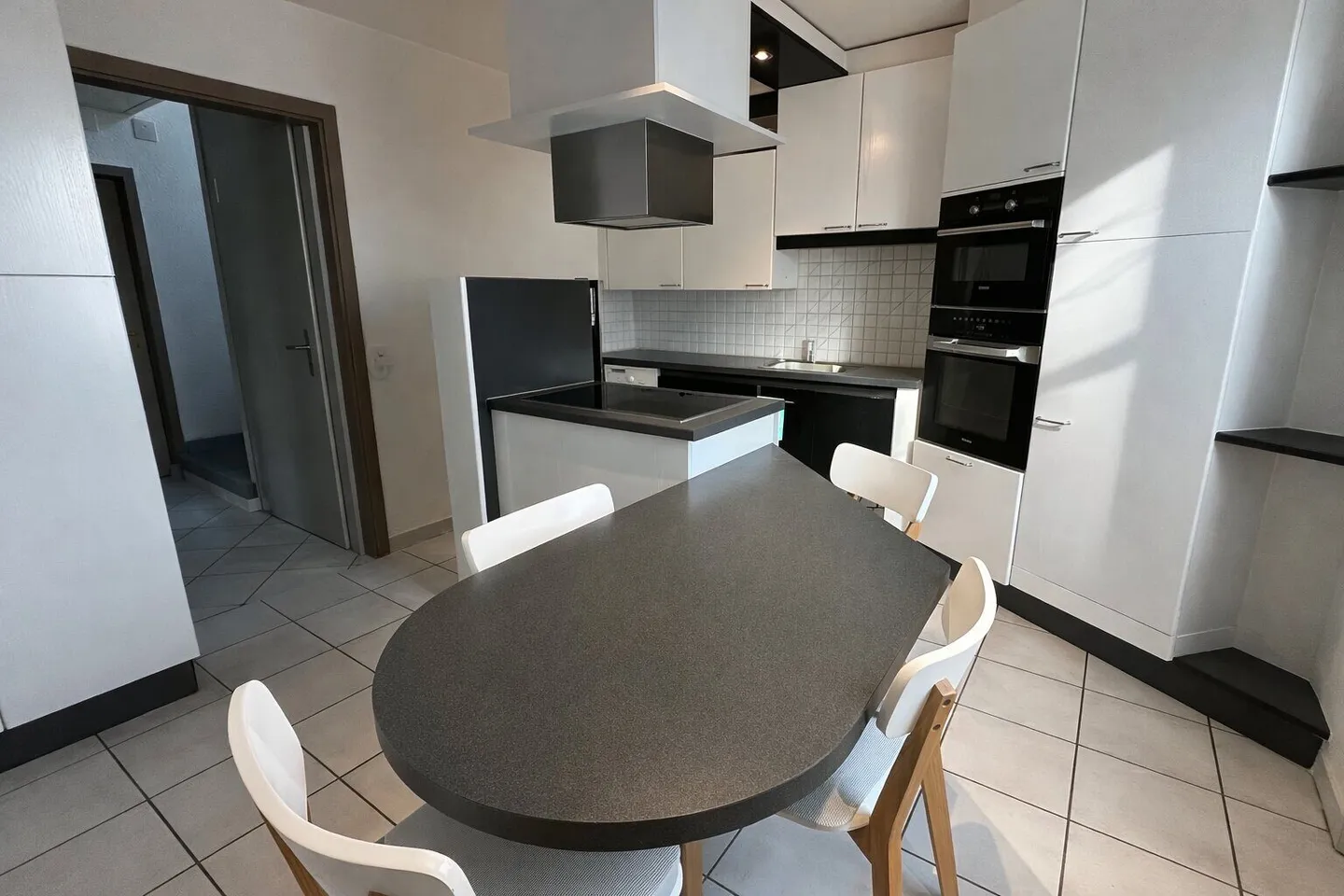 House for sale with 3 apartments and large land in Courgenay - Photo 2 of 13