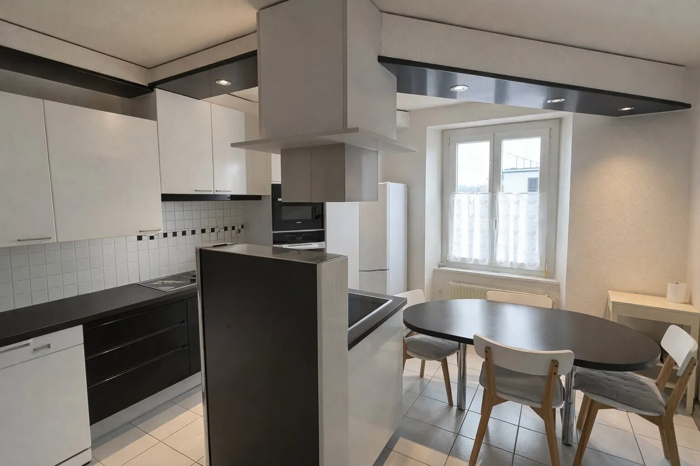 House for sale with 3 apartments and large land in Courgenay - Photo 3 of 13