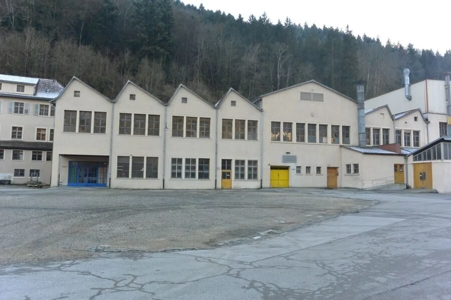 For sale in St-Ursanne industrial site housing rented spaces - Photo 7 of 12