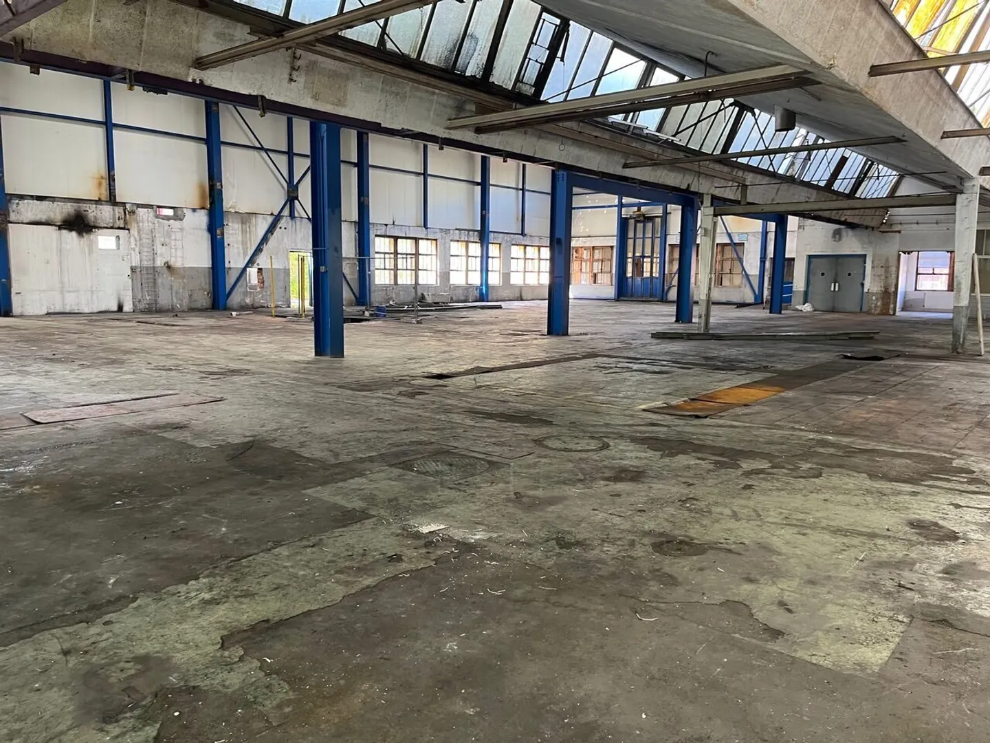 For sale in St-Ursanne industrial site housing rented spaces - Photo 9 of 12