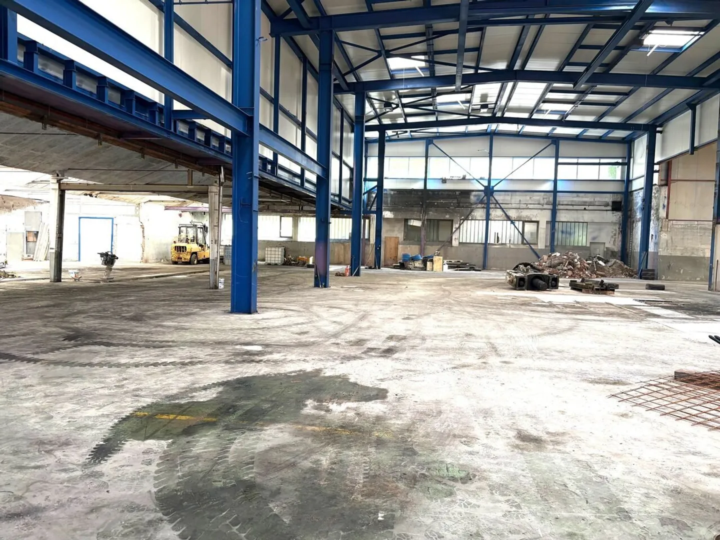 For sale in St-Ursanne industrial site housing rented spaces - Photo 11 of 12