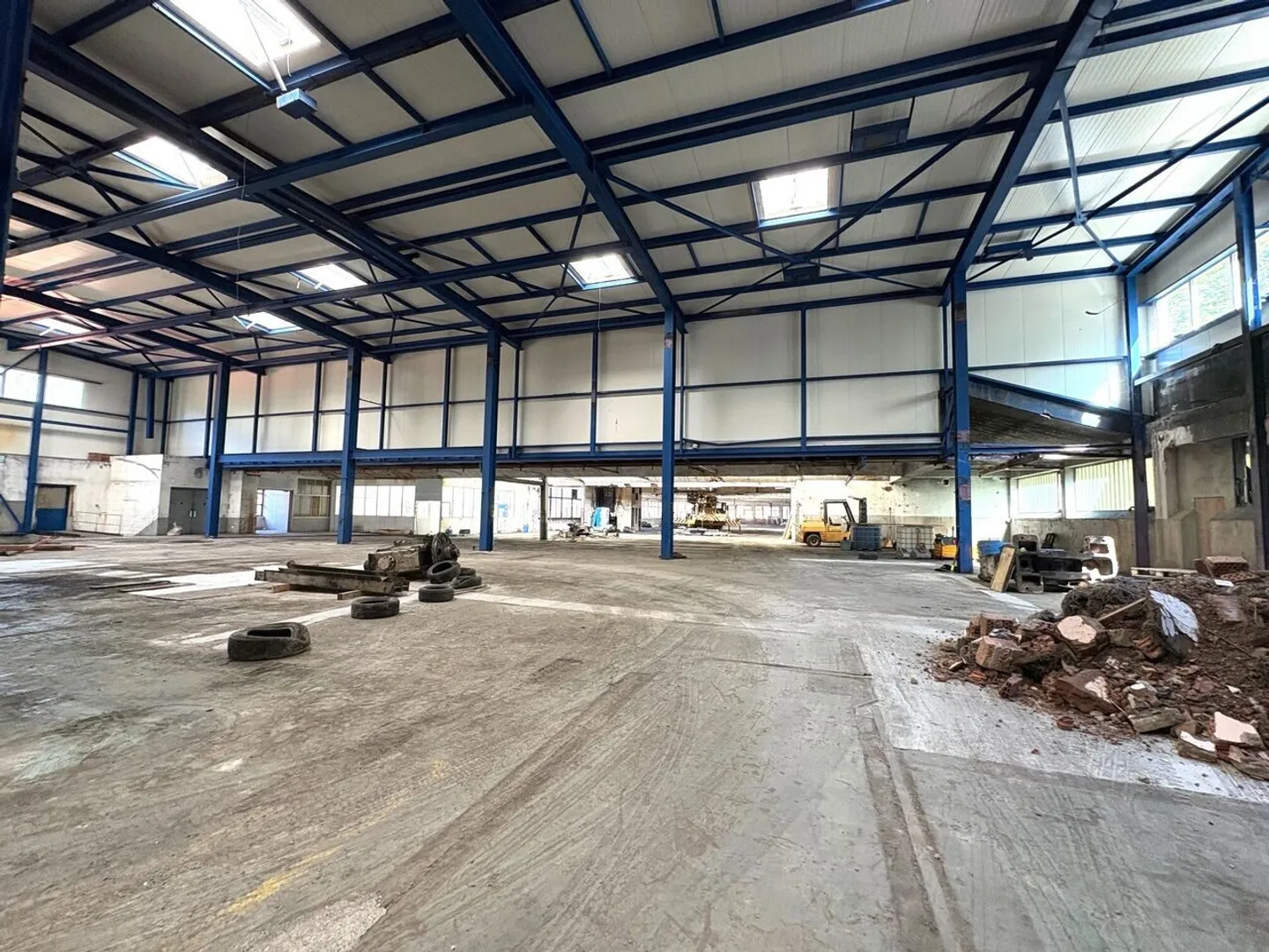 A St Ursanne, grandi spazi 170 m2, 221 m2, 238 m2, 374 m2, 558 m2 - Foto 1 di 7