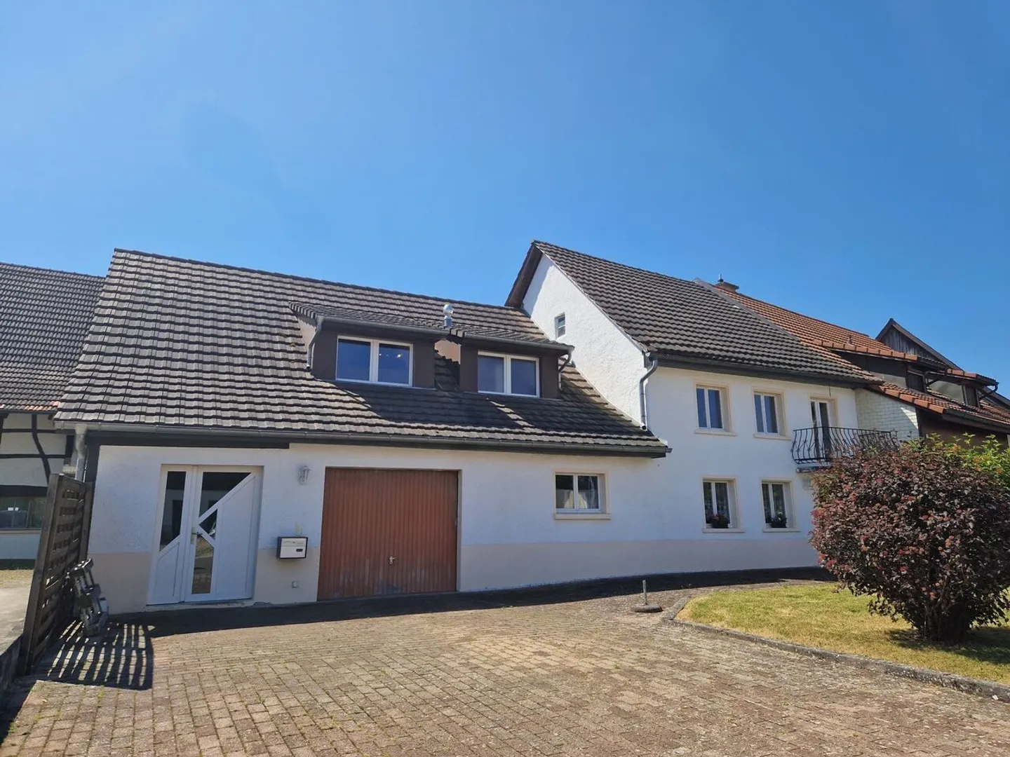 Wohngebäude - Foto 1 von 13