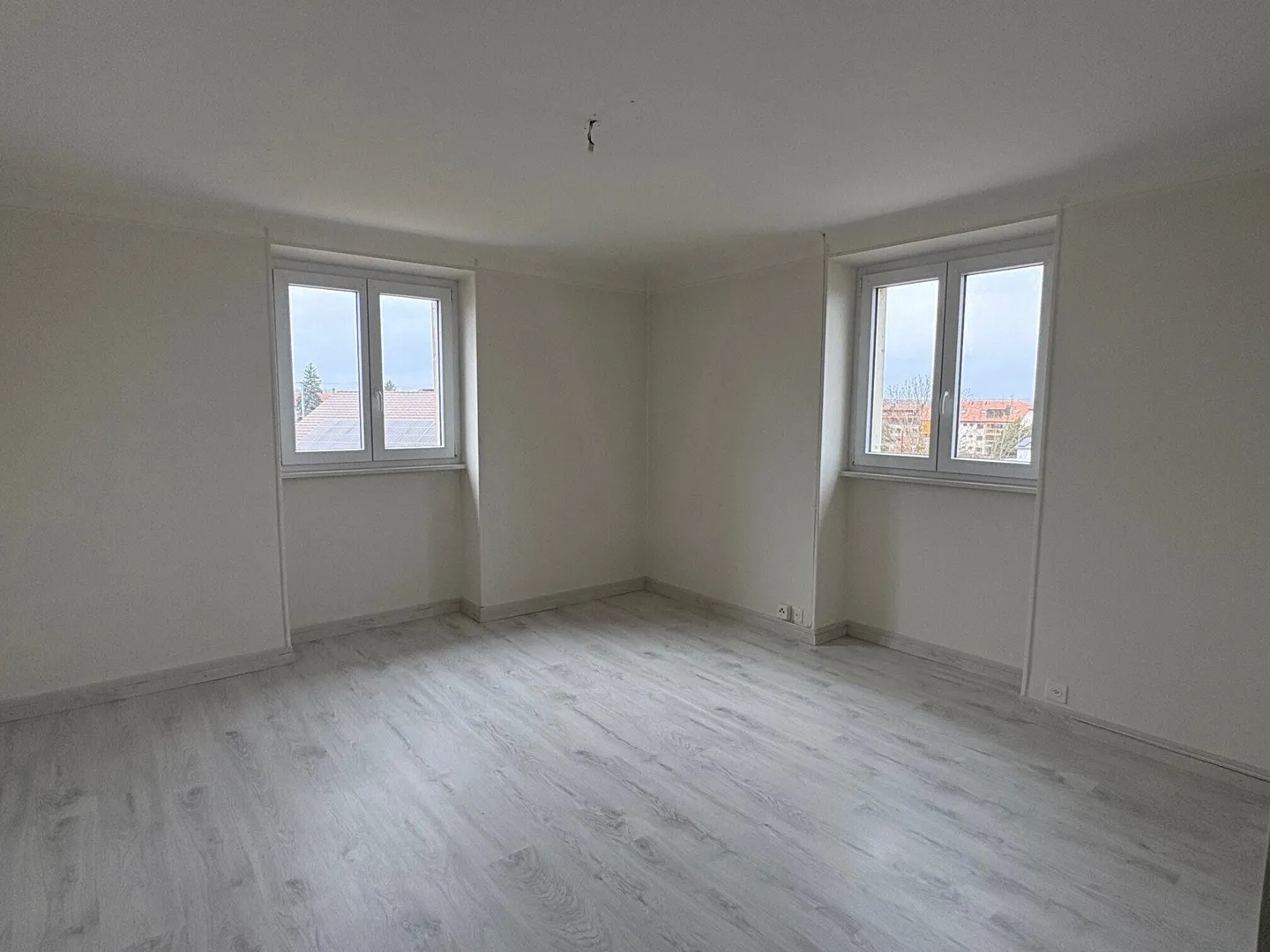 5-room apartment with garage and garden for rent in Courgenay - Photo 6 of 11