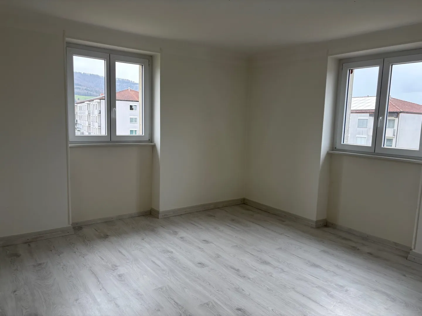 5-room apartment with garage and garden for rent in Courgenay - Photo 7 of 11