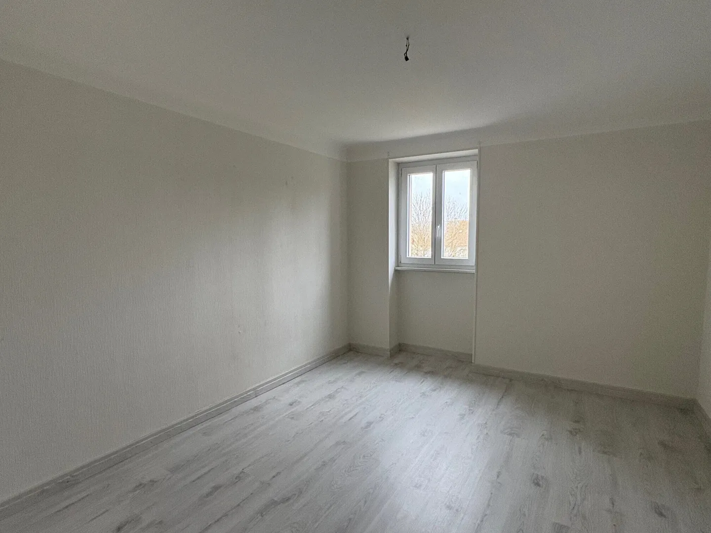 5-room apartment with garage and garden for rent in Courgenay - Photo 8 of 11