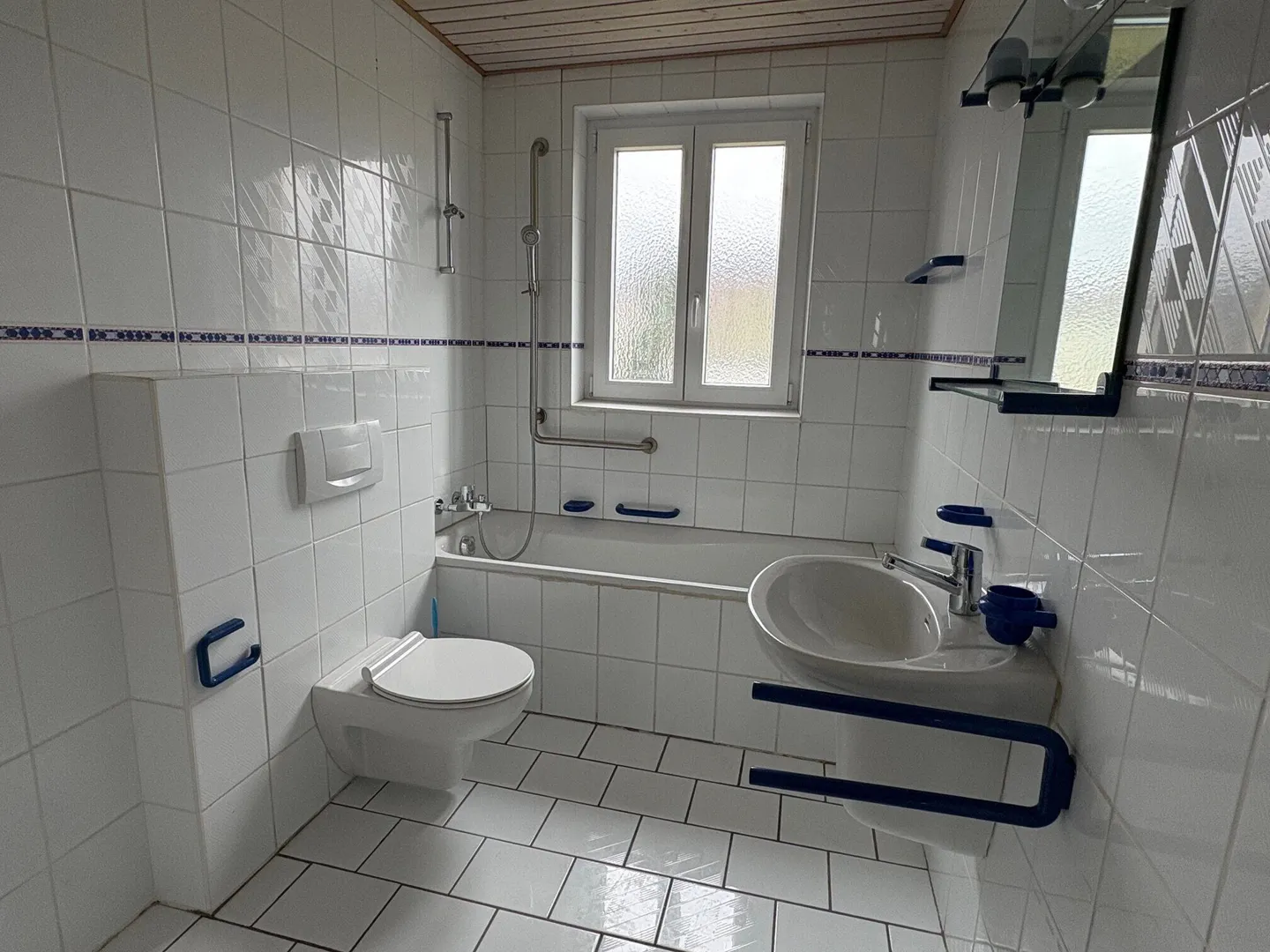 5-room apartment with garage and garden for rent in Courgenay - Photo 10 of 11