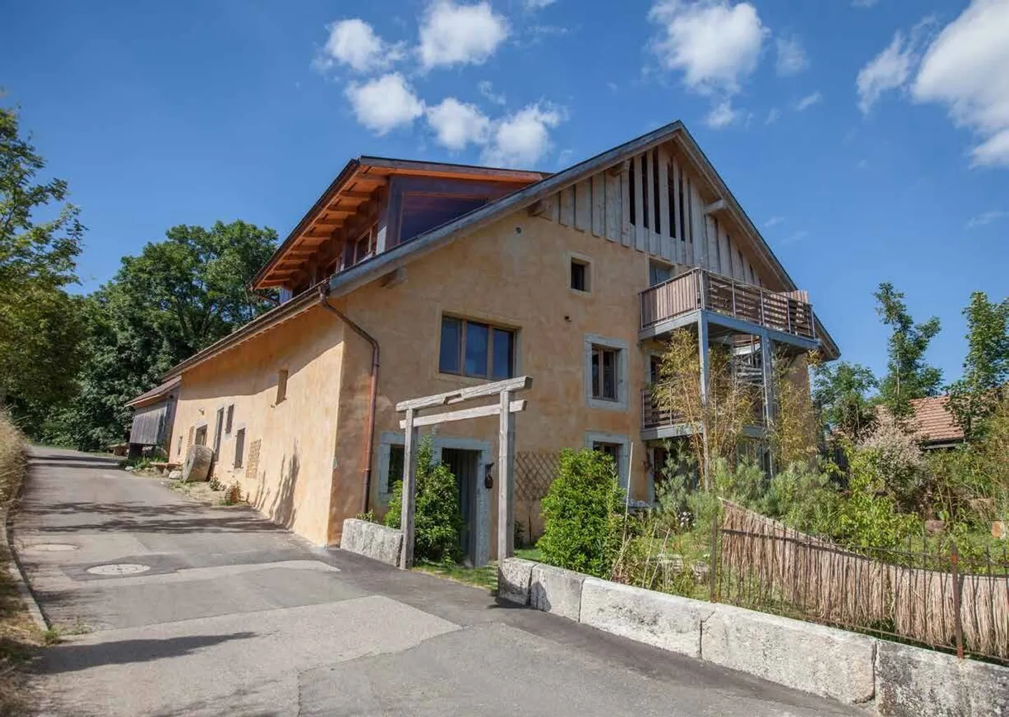 À vendre ancien moulin rénové dans le village de Lamboing - Photo 1 sur 13