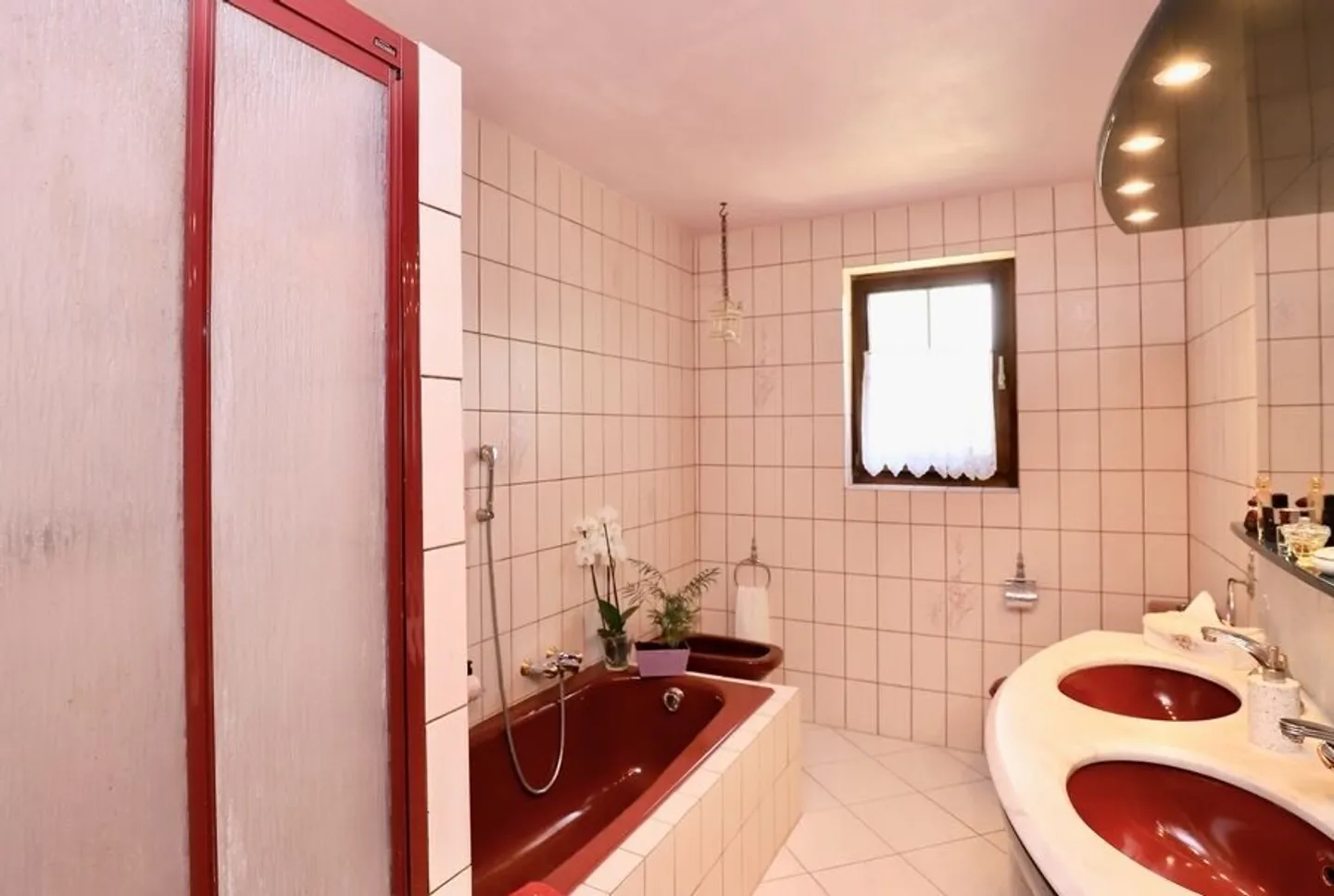 À Porrentruy villa de 7 pièces sur un vaste terrain boisé à vendre - Photo 9 sur 13