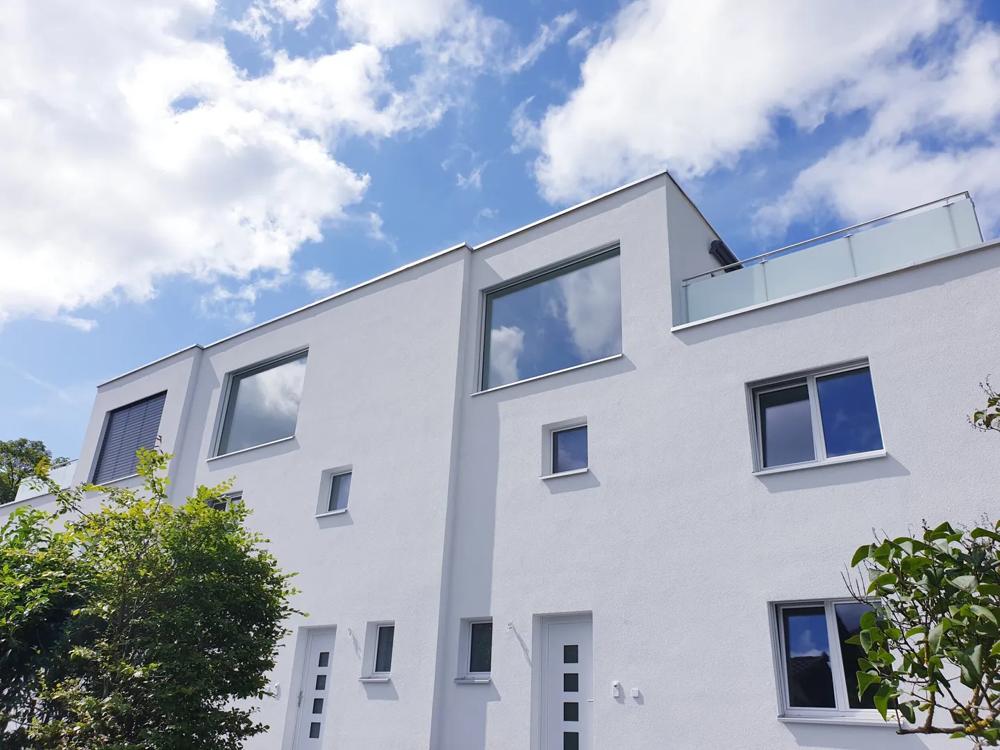 Maison Jumelée Moderne - Photo 1 sur 9