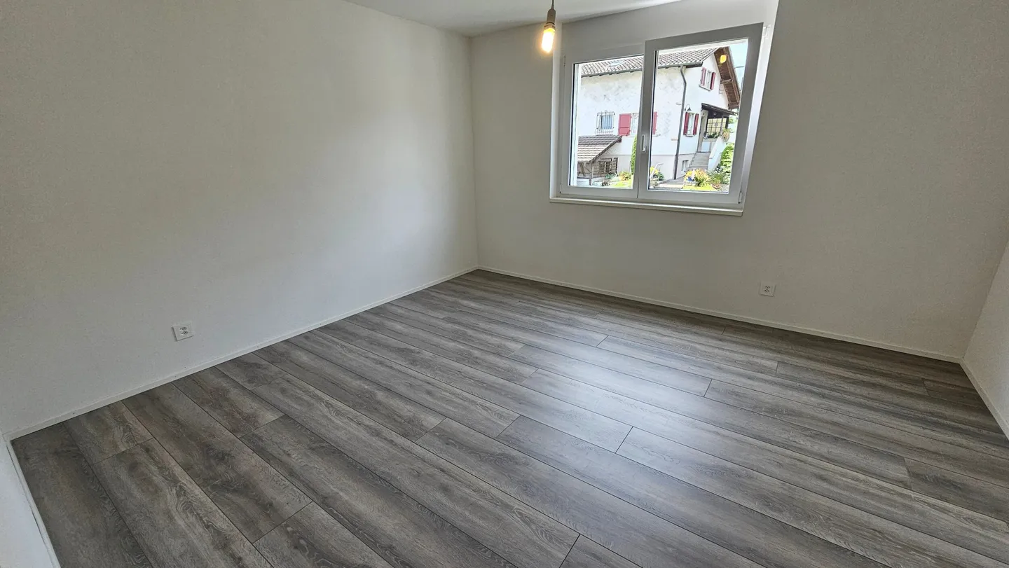 Zu verkaufen in Delémont modernes 5,5-Zimmer-Haus mit Garten - Foto 11 von 13