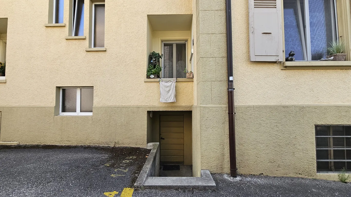 For sale in Delémont 4.5-room apartment on the upper ground floor - Photo 5 of 13