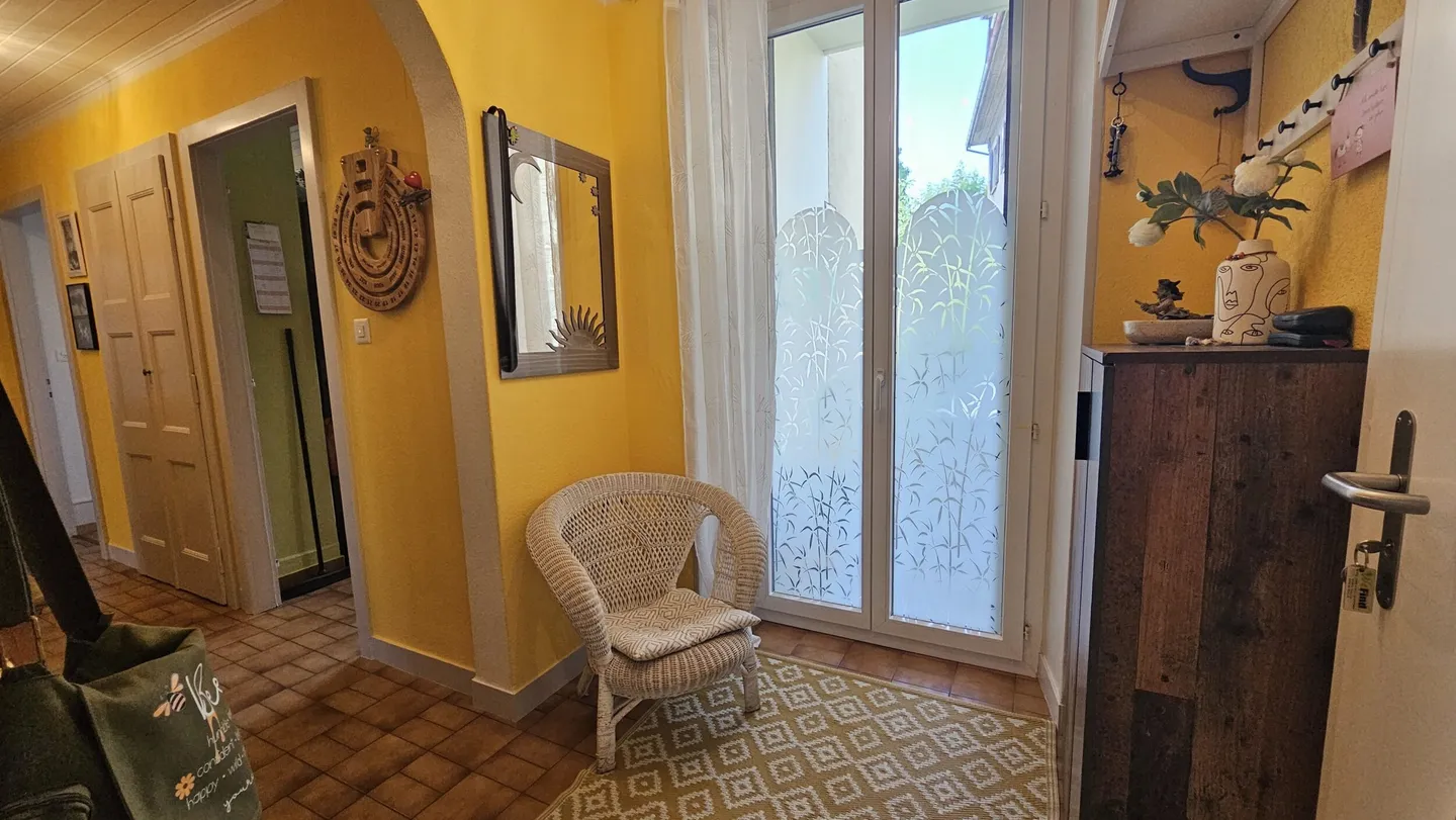 For sale in Delémont 4.5-room apartment on the upper ground floor - Photo 7 of 13