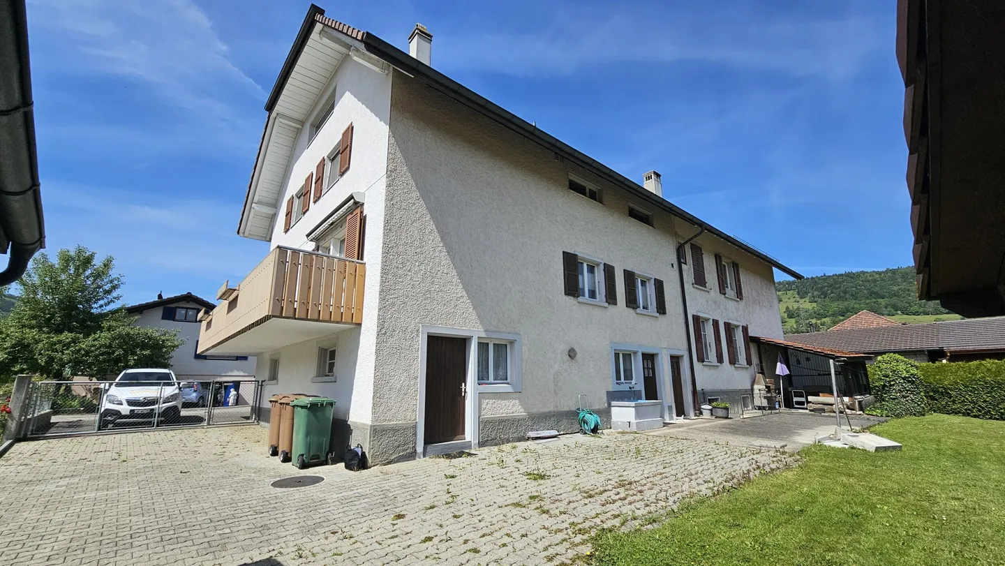 Zu verkaufen in Glovelier Haus mit 3 Wohnungen und großem Grundstück - Foto 7 von 13