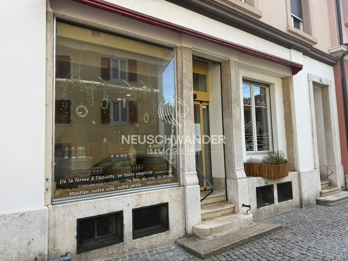 Edificio di rendimento - Foto 3 di 13