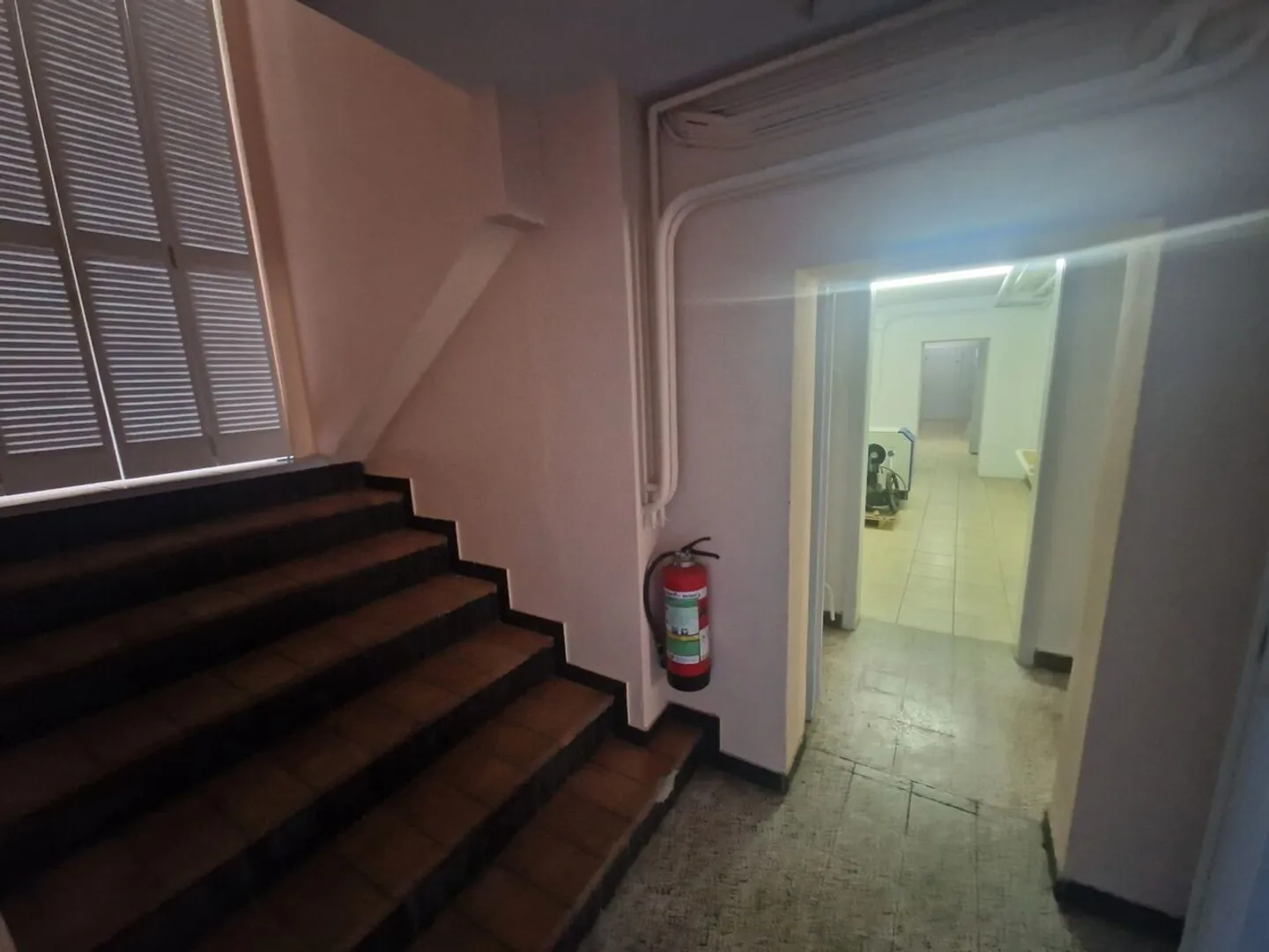 Bâtiment commercial avec appartements - Photo 8 sur 13